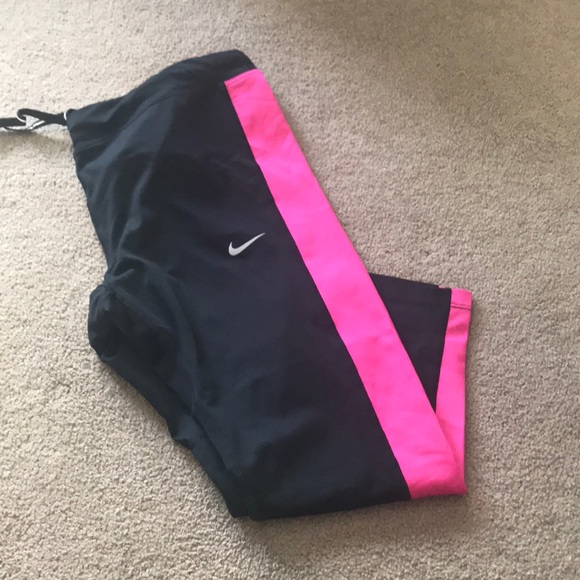 Nike Pants - Nike crop running leggings!